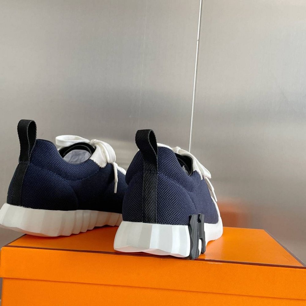 Bouncing Sneaker Bouncing Sneaker