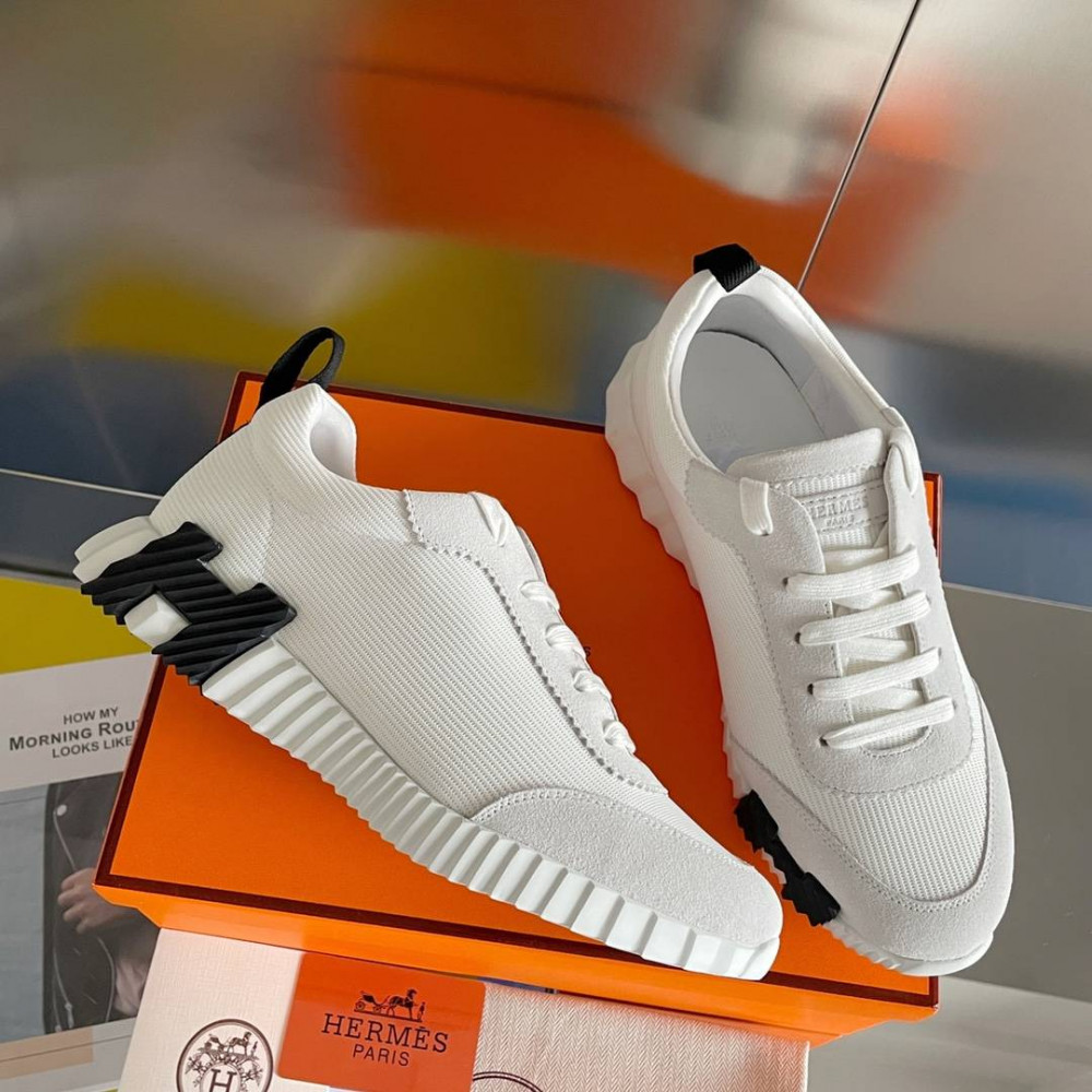 Bouncing Sneaker Bouncing Sneaker
