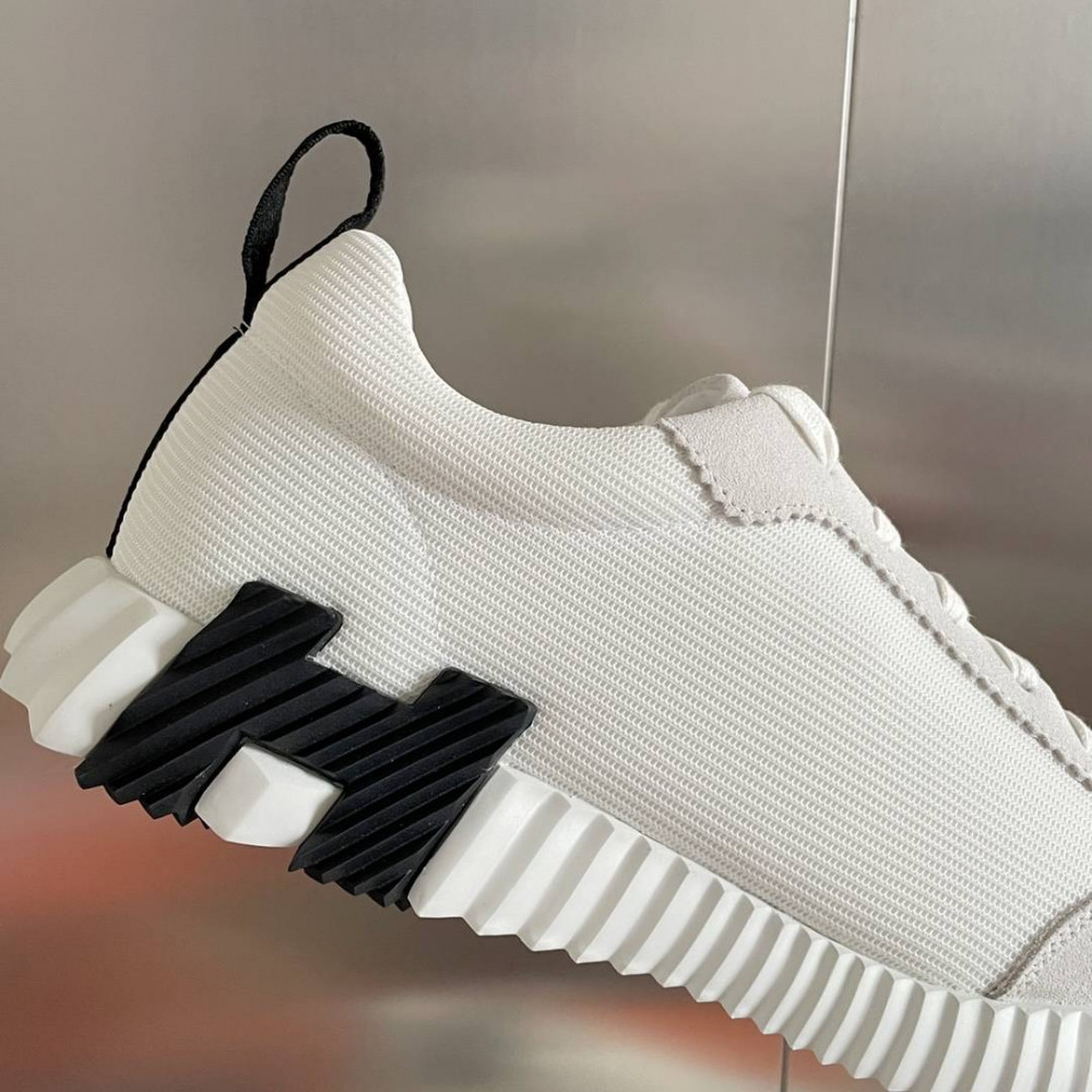 Bouncing Sneaker Bouncing Sneaker