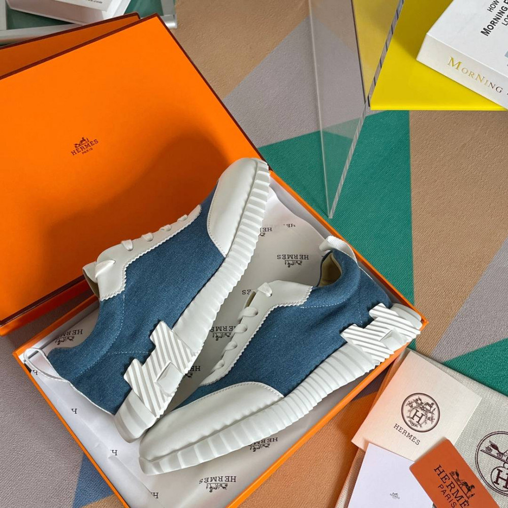 Bouncing Sneaker Bouncing Sneaker