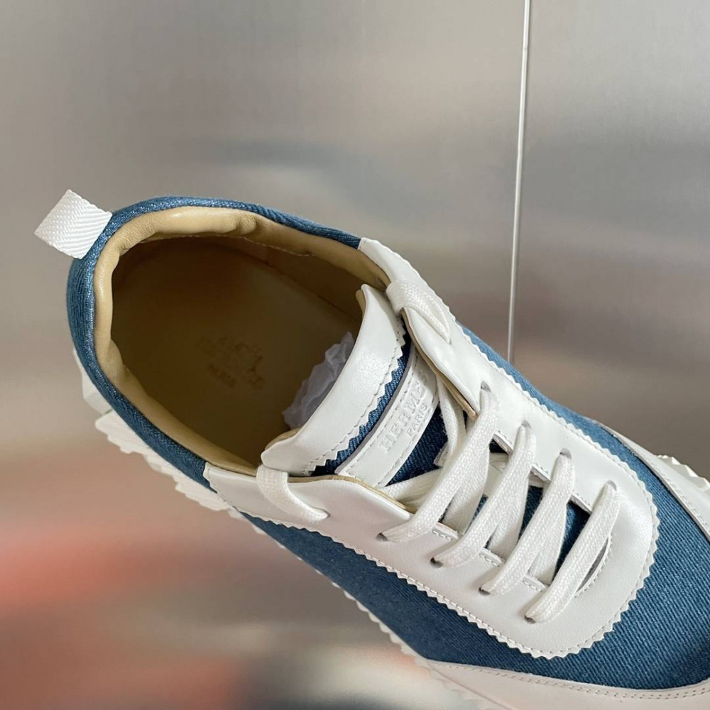 Bouncing Sneaker Bouncing Sneaker