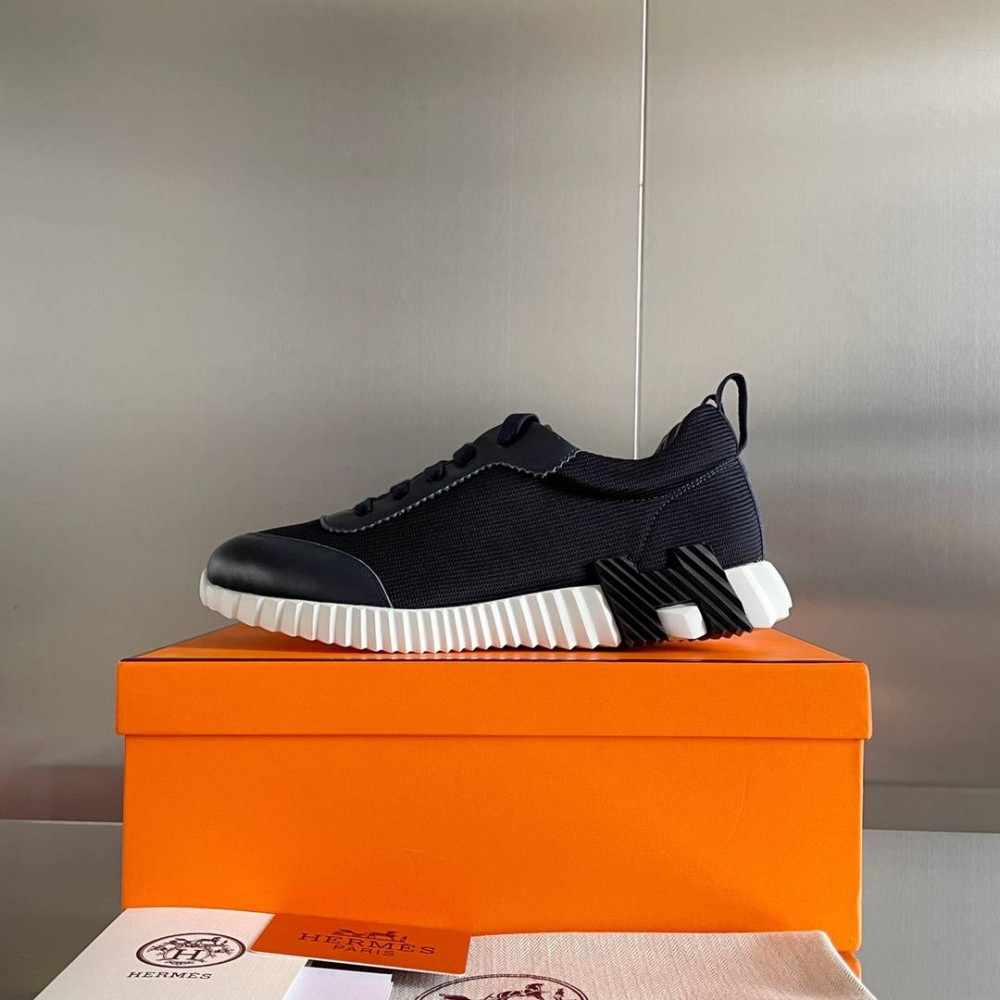 Bouncing Sneaker