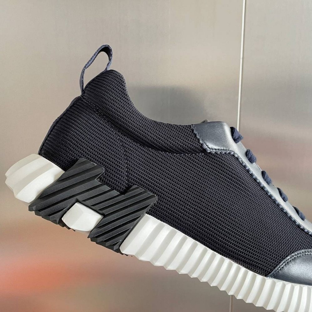 Bouncing Sneaker Bouncing Sneaker