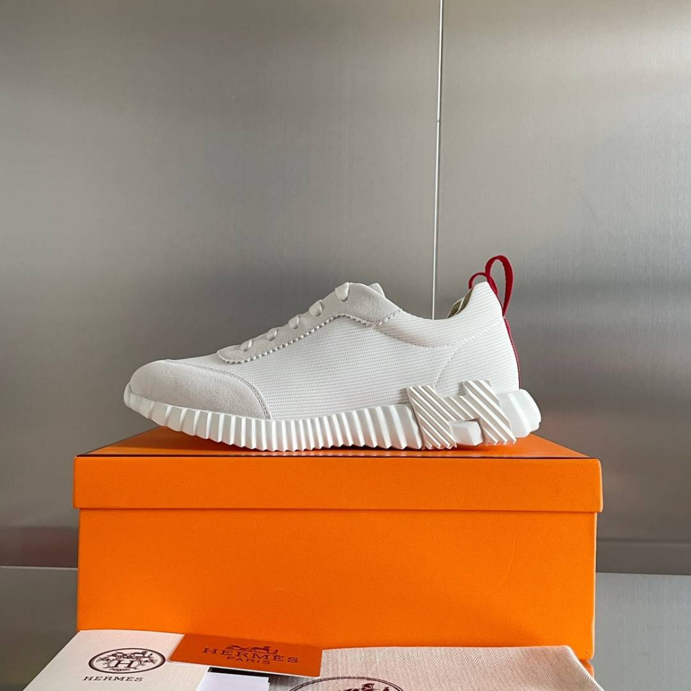 Bouncing Sneaker