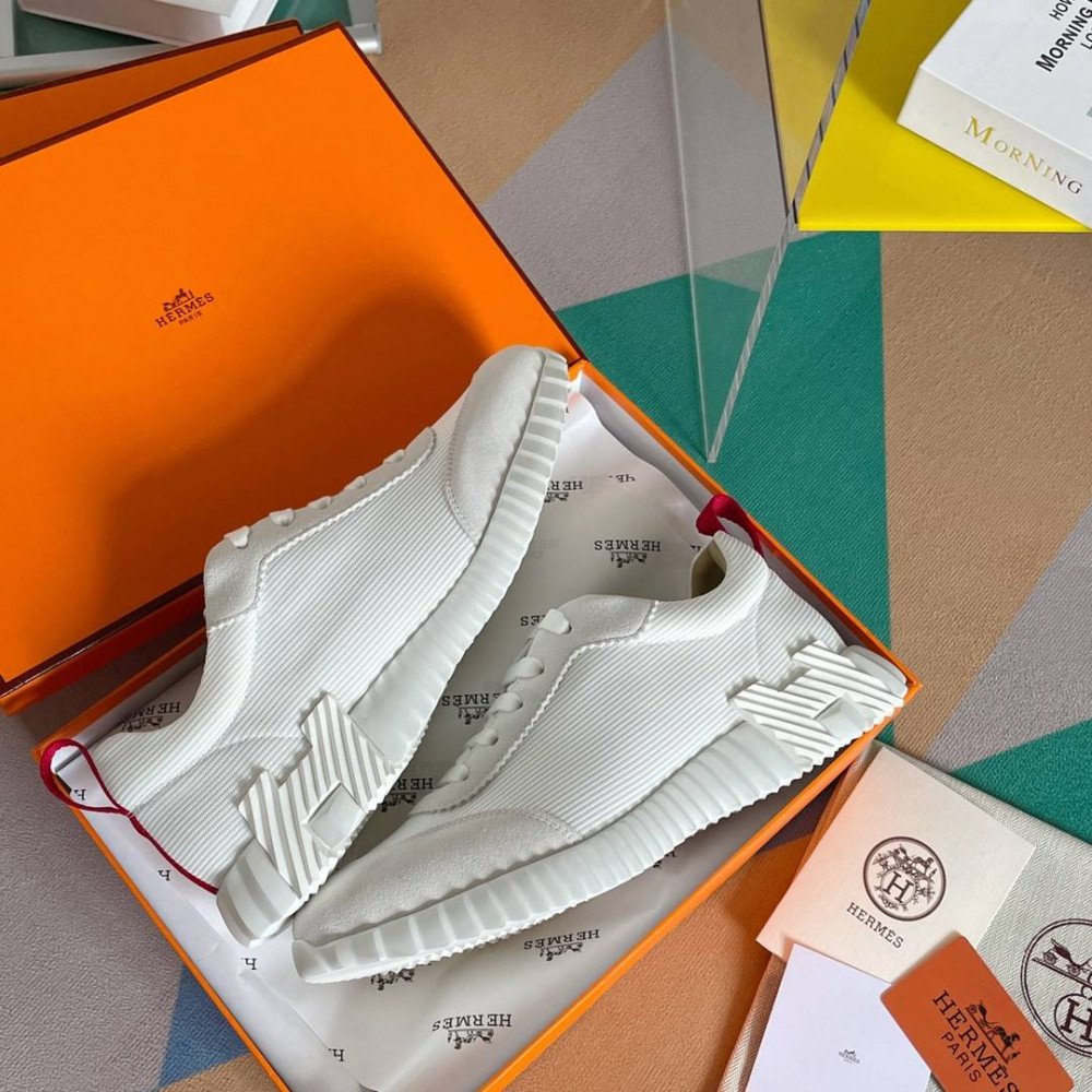 Bouncing Sneaker Bouncing Sneaker