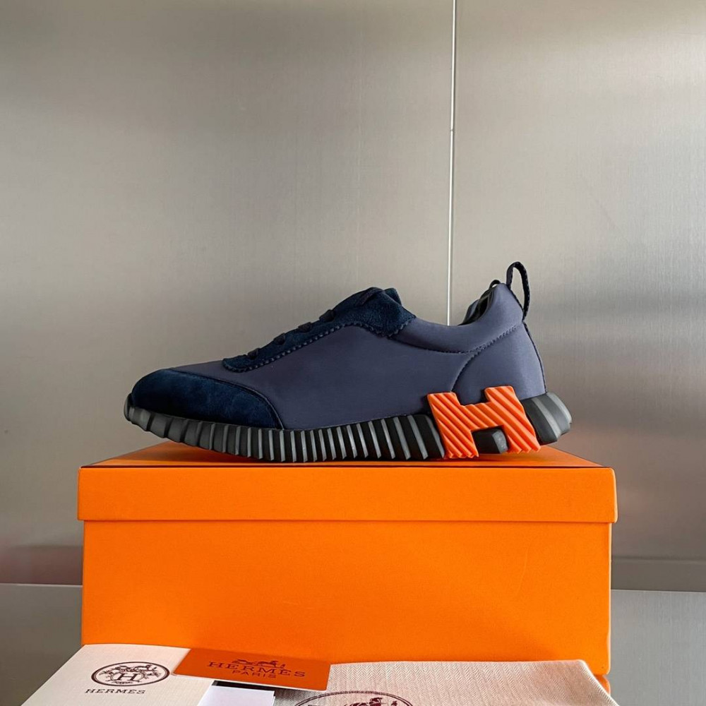 Bouncing Sneaker