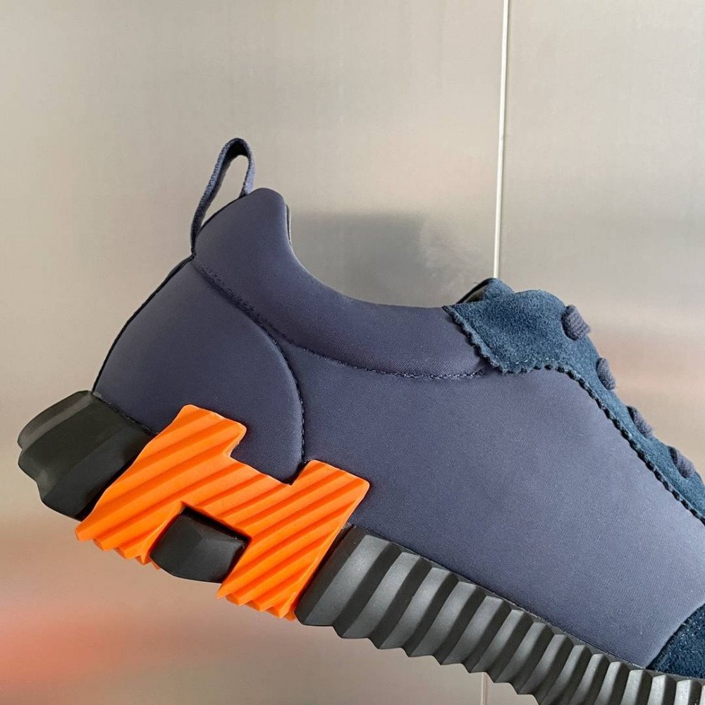 Bouncing Sneaker Bouncing Sneaker
