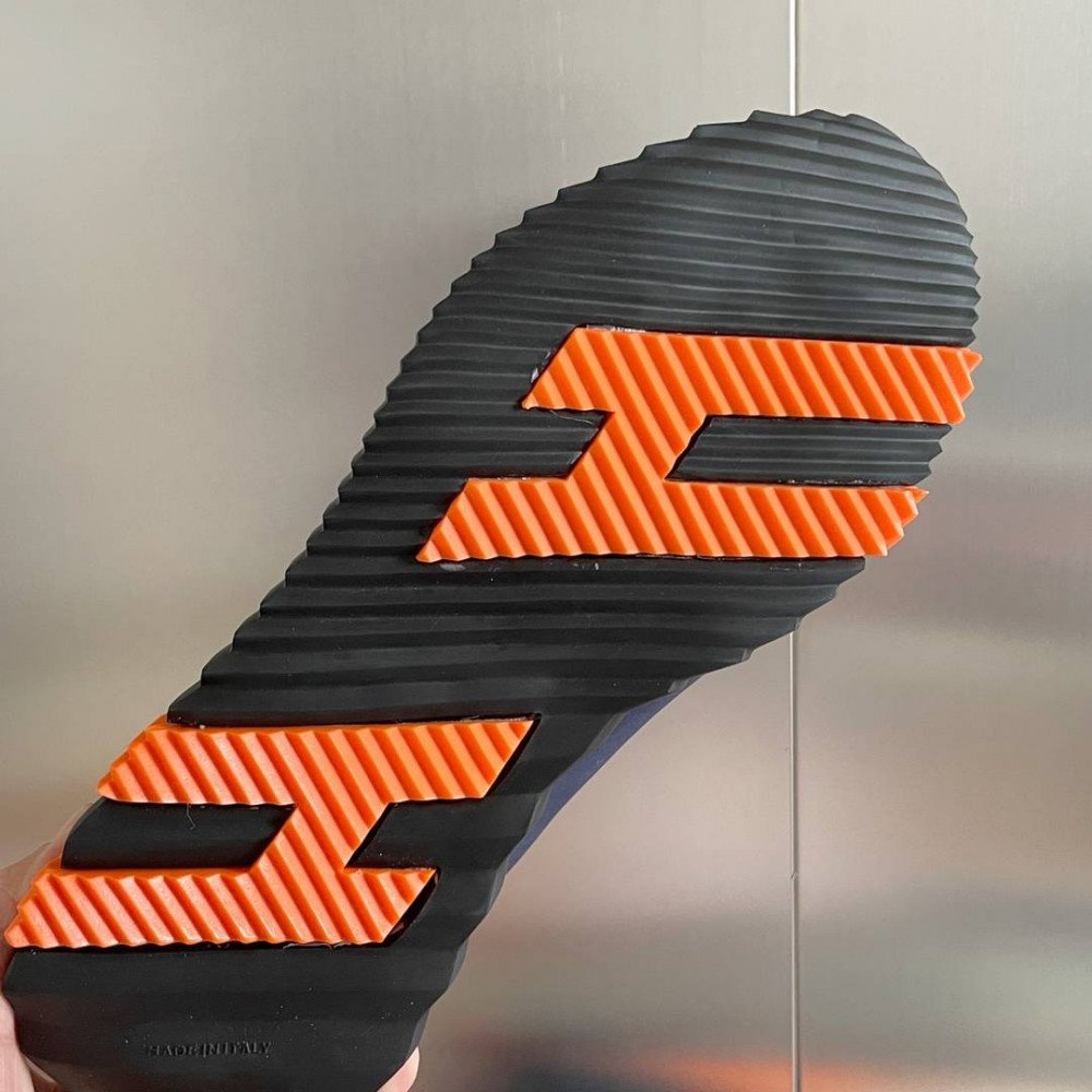 Bouncing Sneaker Bouncing Sneaker