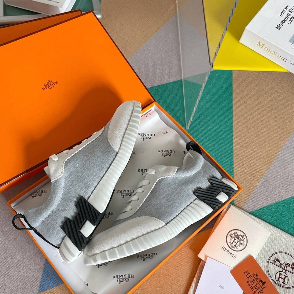 Bouncing Sneaker Bouncing Sneaker