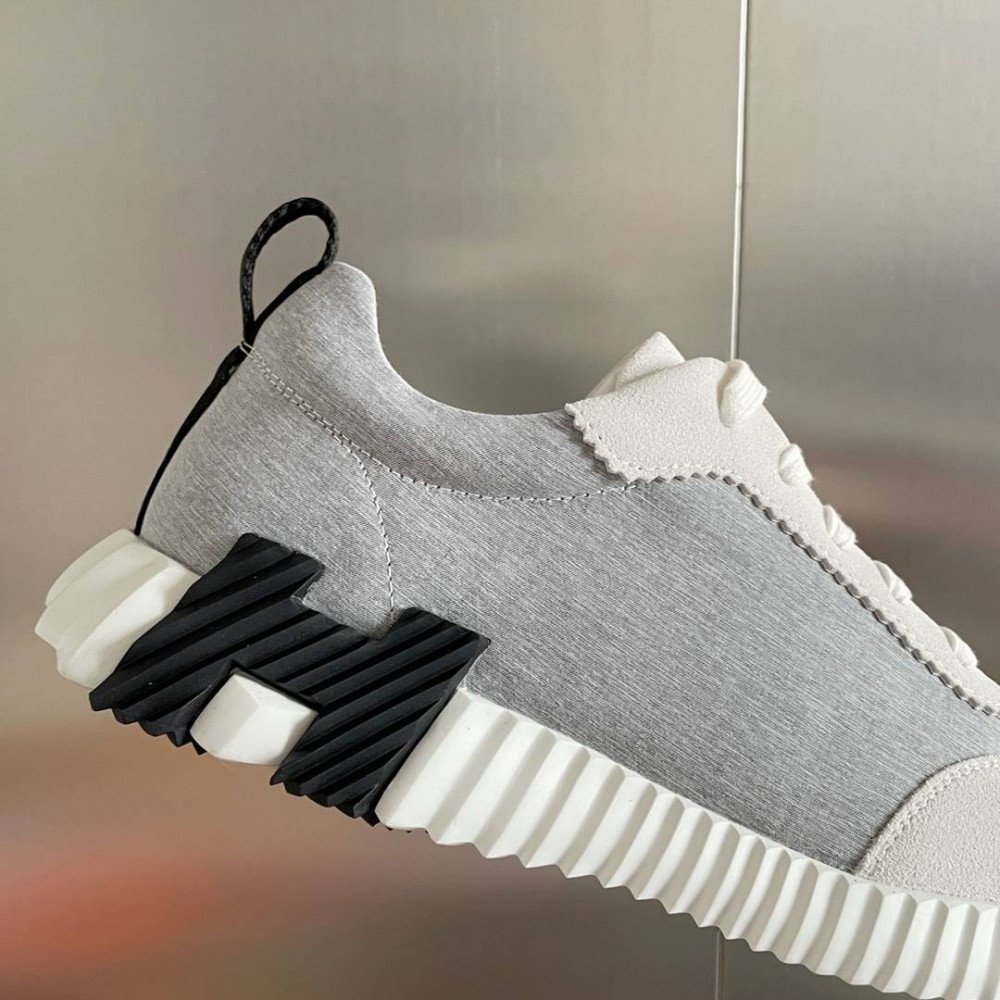 Bouncing Sneaker Bouncing Sneaker