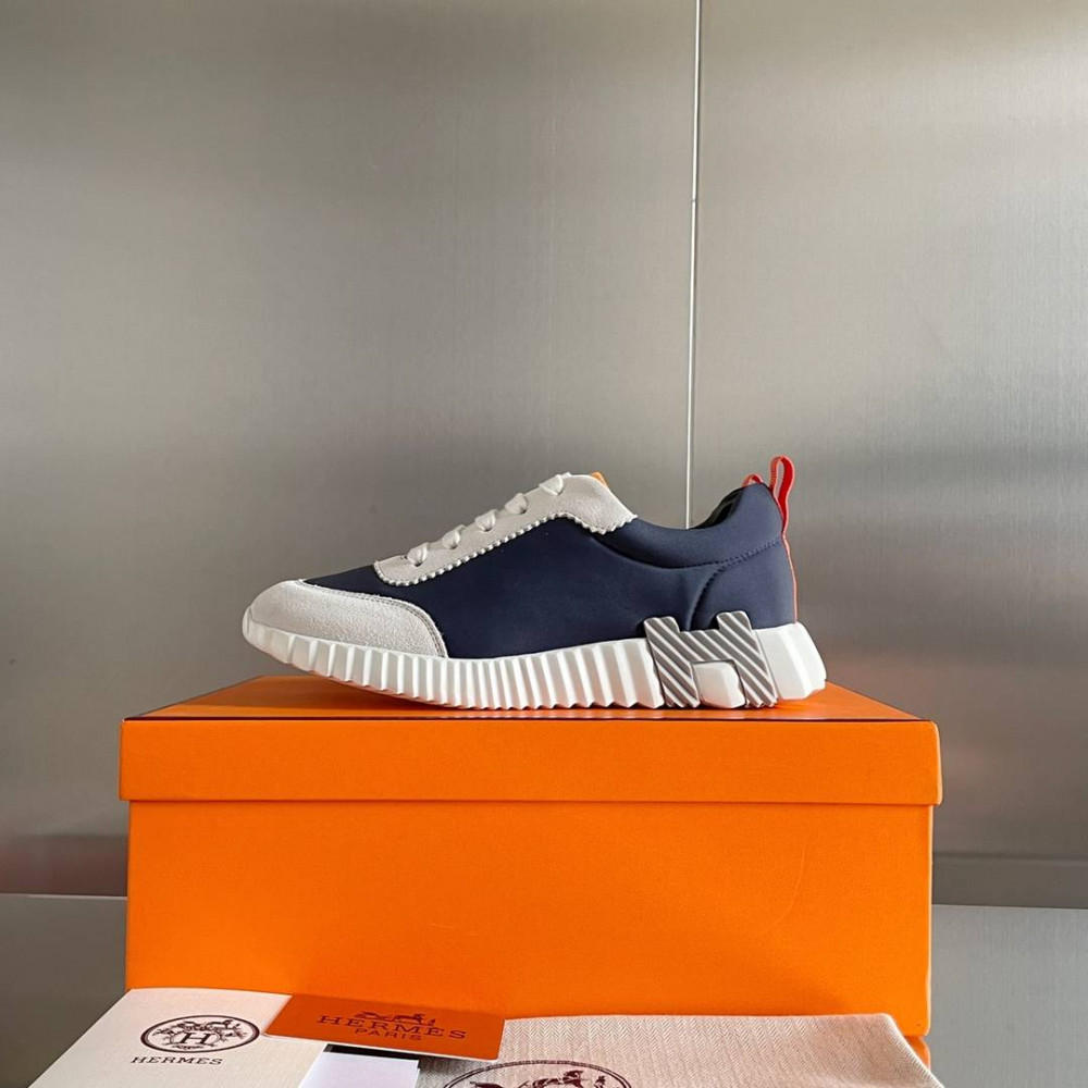 Bouncing Sneaker