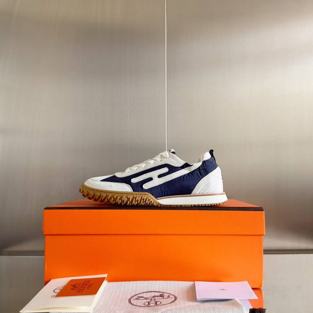 Jet Sneaker