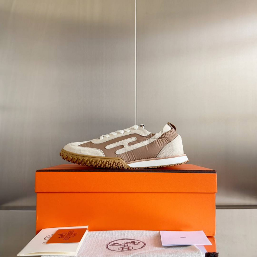 Jet Sneaker