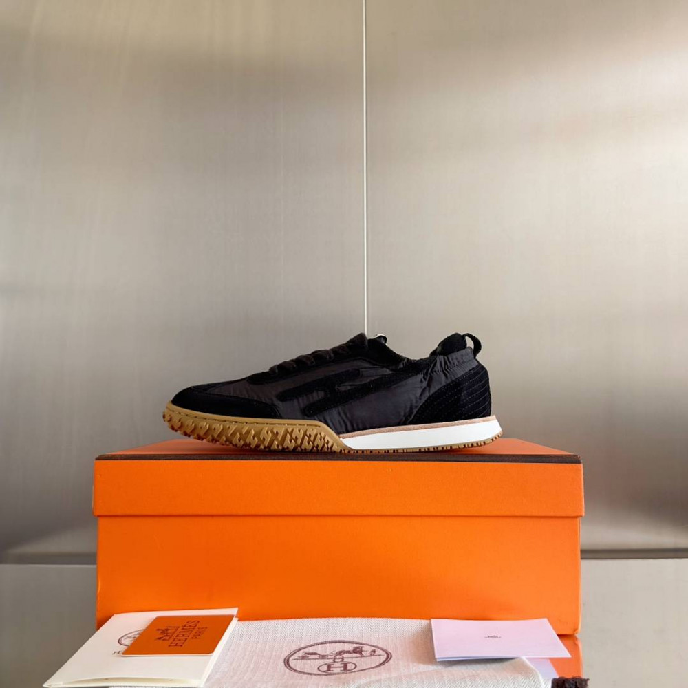Jet Sneaker