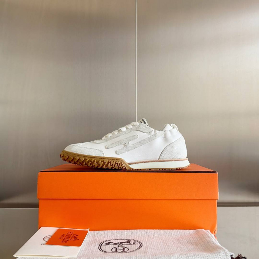 Jet Sneaker