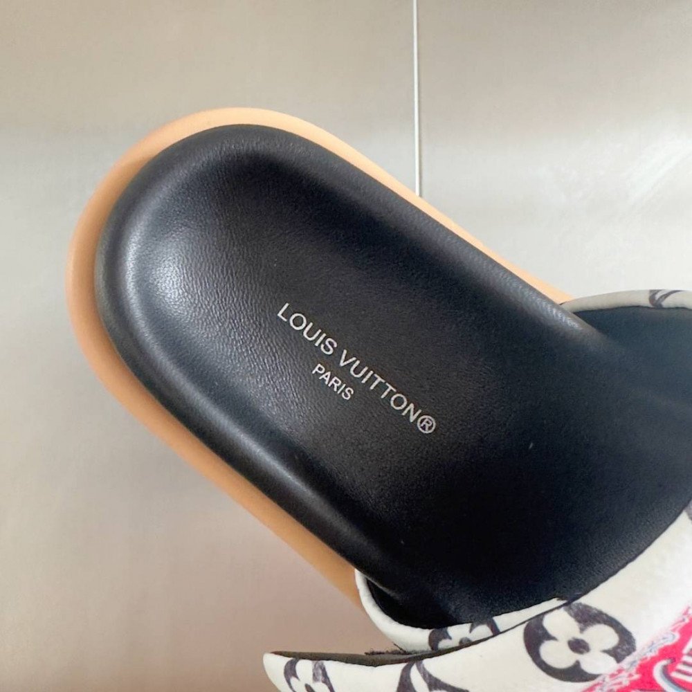LV Pool Pillow Comfort-11 LV Pool Pillow Comfort-11