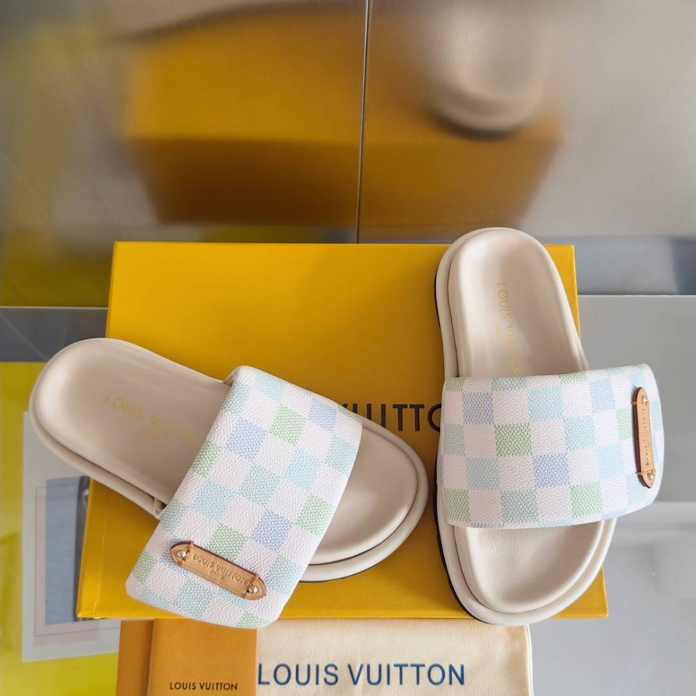 LV Pool Pillow Comfort-14