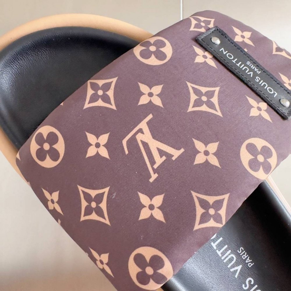 LV Pool Pillow Comfort-18 LV Pool Pillow Comfort-18