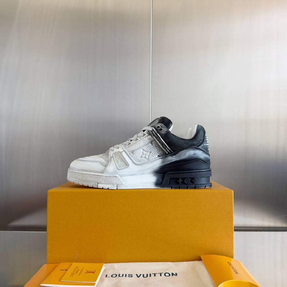 LV Trainer Wipe Color Black and White Print-016