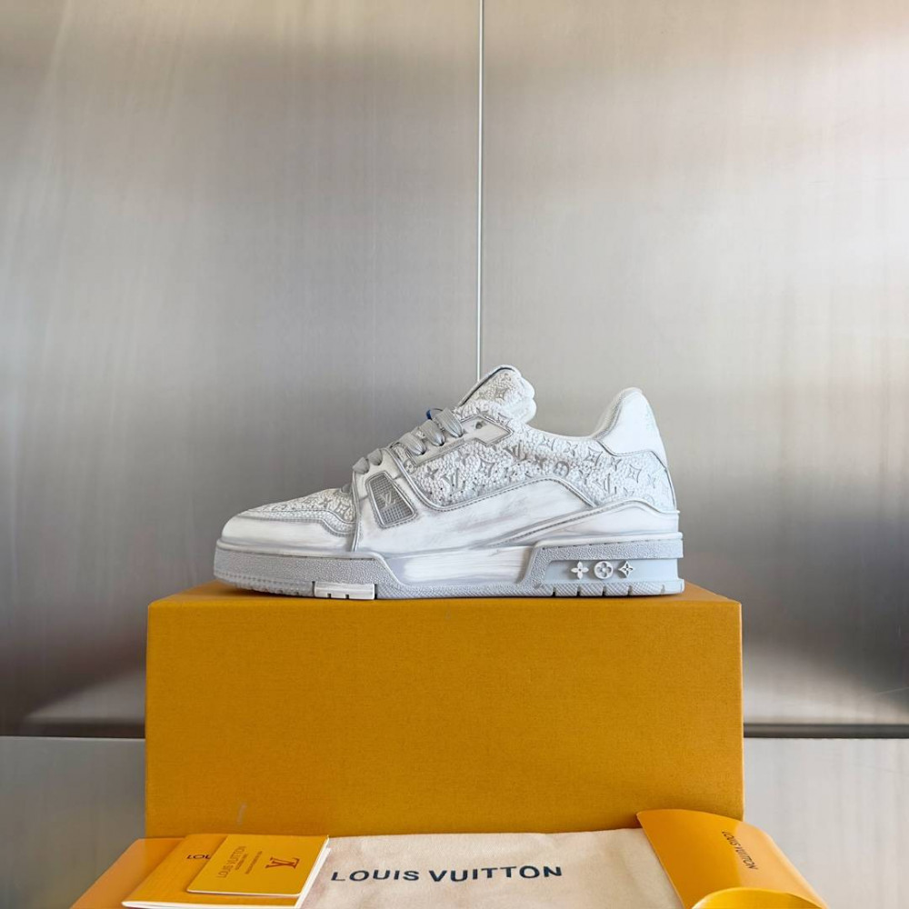LV Trainer Wipe Color Gray and White Print-019