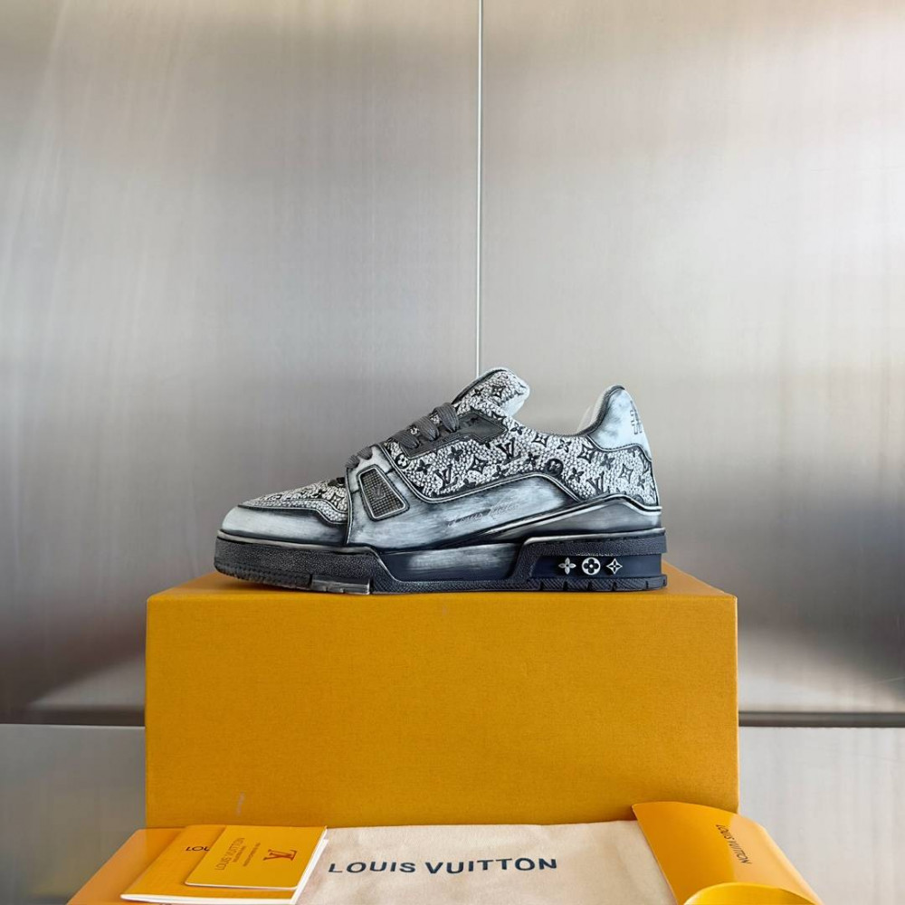 LV Trainer Wipe Color Black and White Print-020