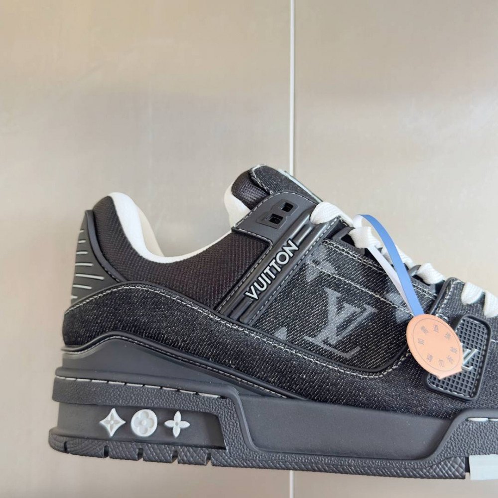 LV Trainer Black-001 LV Trainer Black-001