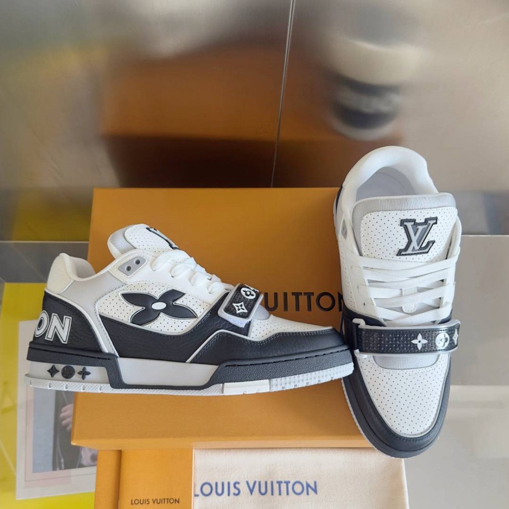 LV Trainer Black and White-004 LV Trainer Black and White-004