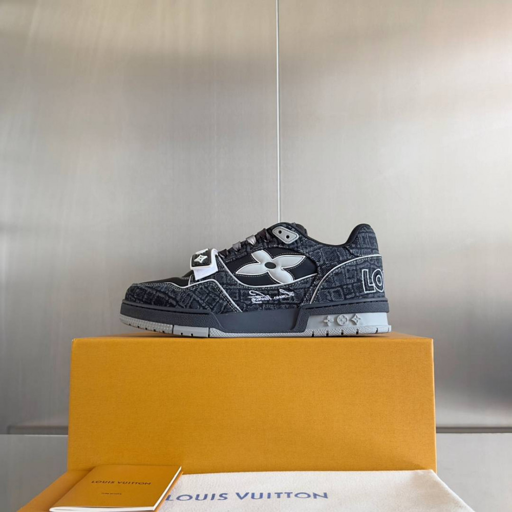 LV Trainer Sneaker Black-012