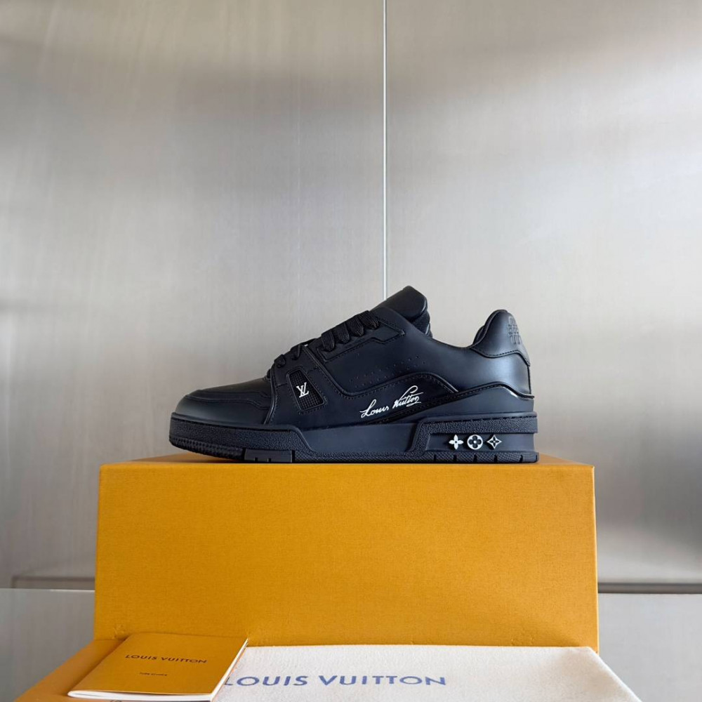 LV Trainer Sneaker Black-017