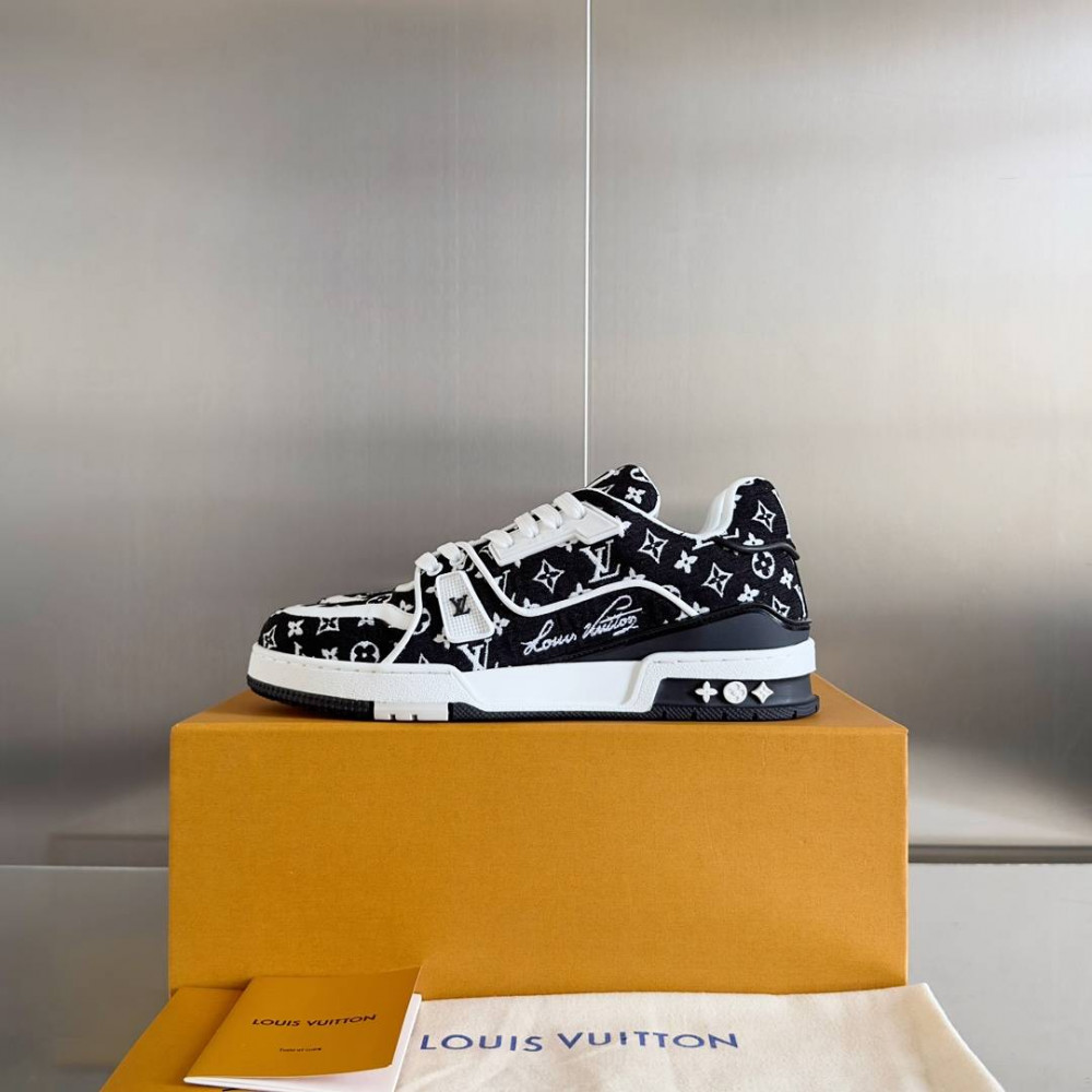 LV Trainer Sneaker Black White Print-072