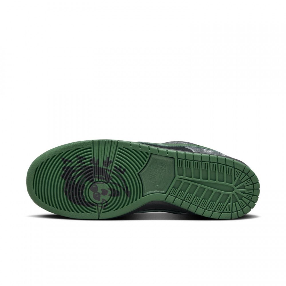 Nike x There Skateboard SB Dunk Low Pro Anthracite Gorge Green Nike x There Skateboard SB Dunk Low Pro Anthracite Gorge Green