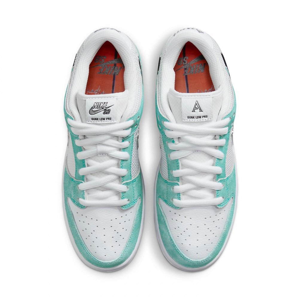 Nike x APRIL SKATEBOARDS SB Dunk Low Turbo Green FD2562-400 Nike x APRIL SKATEBOARDS SB Dunk Low Turbo Green FD2562-400