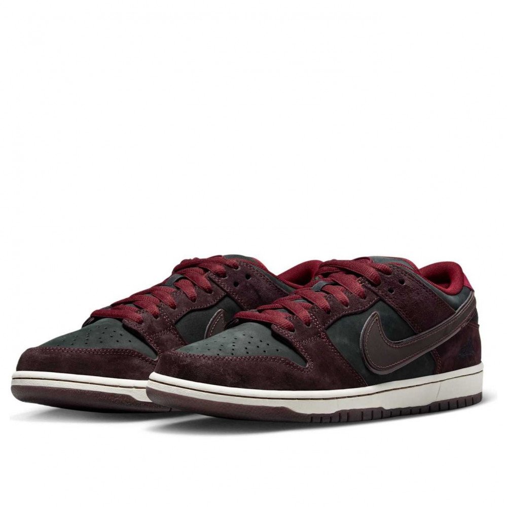 Nike x Riot Skateshop SB Dunk Low Mahogany Dark Beetroot FZ1289-200 Nike x Riot Skateshop SB Dunk Low Mahogany Dark Beetroot FZ1289-200