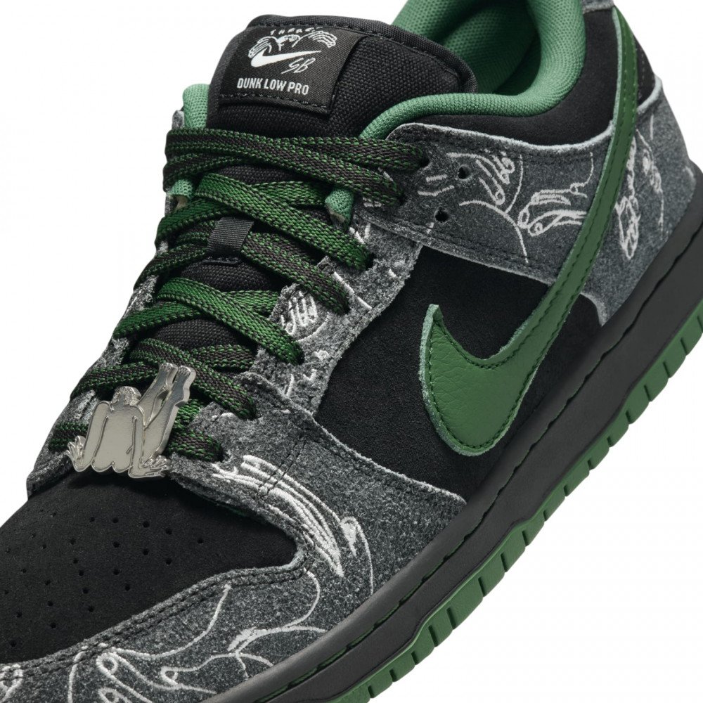 Nike x There Skateboard SB Dunk Low Pro Anthracite Gorge Green Nike x There Skateboard SB Dunk Low Pro Anthracite Gorge Green