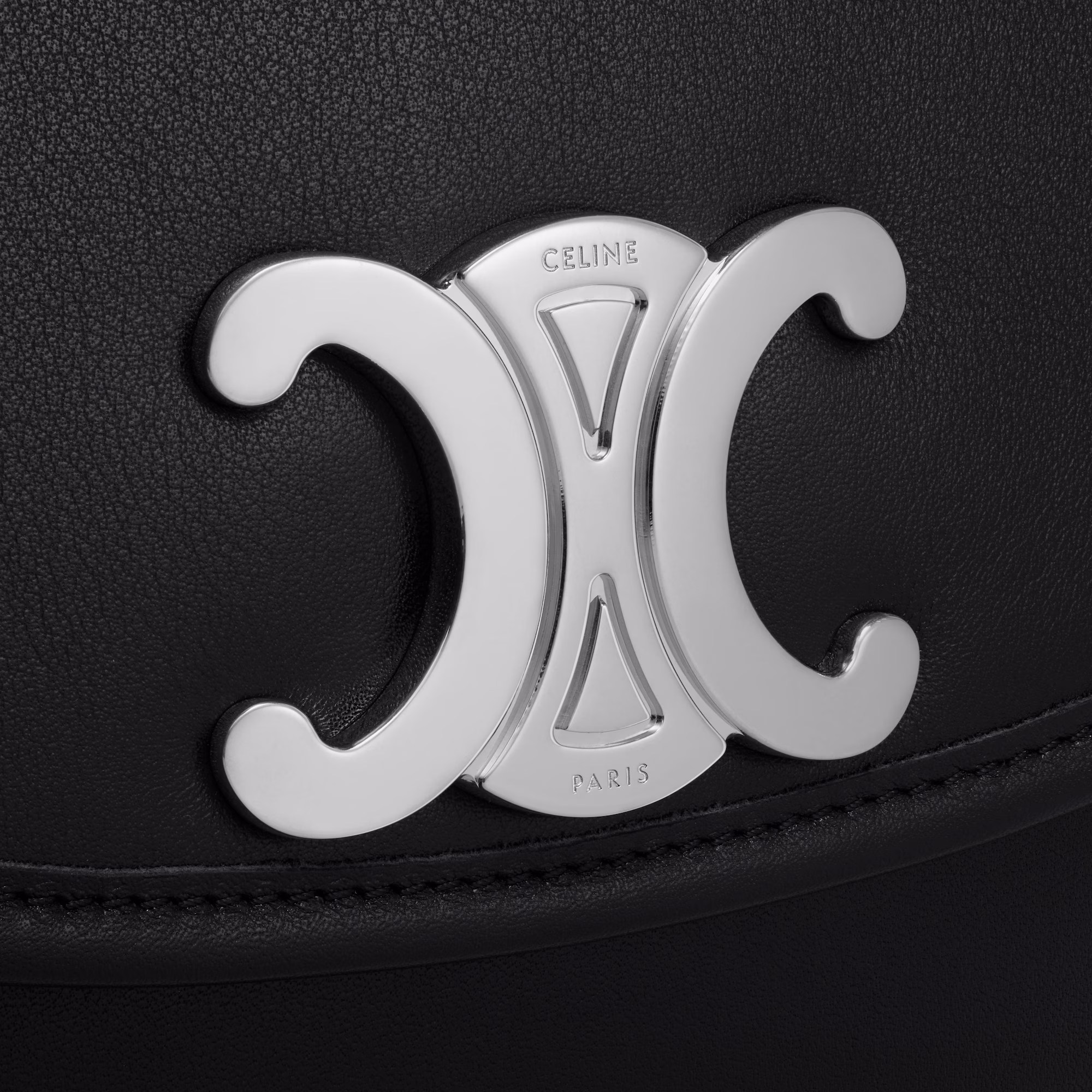 Medium Besace Triomphe In Supple Natural Calfskin Medium Besace Triomphe In Supple Natural Calfskin